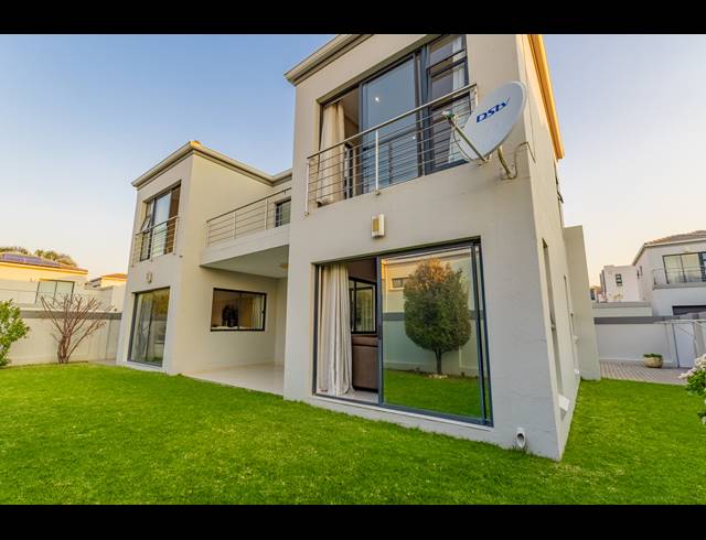 4 BEDROOM HOUSE FOR SALE IN LONEHILL